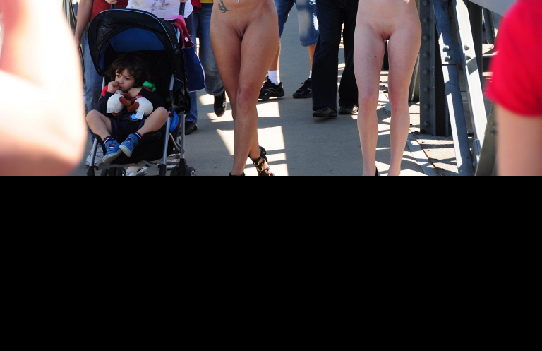 Bild 71303 von Schambereich in Kategorie Public Nude