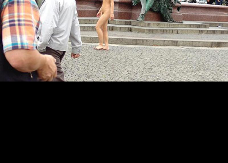 Bild 100598 von R2D2 in Kategorie Public Nude
