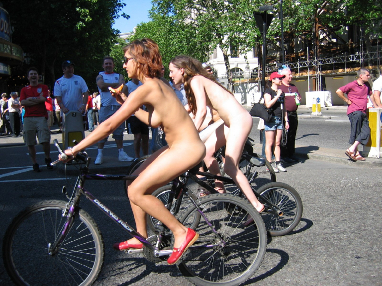 Bild 70399 von Schambereich in Kategorie Public Nude