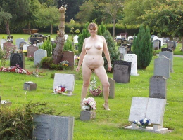 Bild 88214 von SlutExposer in Kategorie Public Nude