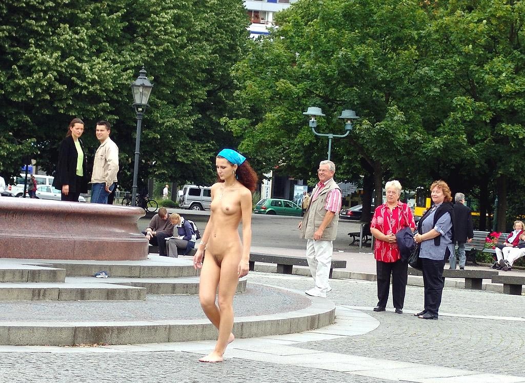 Bild 70419 von Schambereich in Kategorie Public Nude