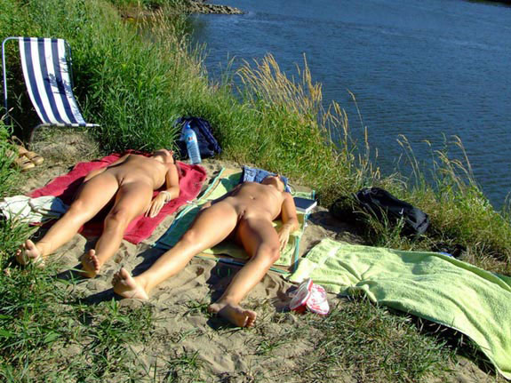 Bild 33697 von Schambereich in Kategorie Public Nude
