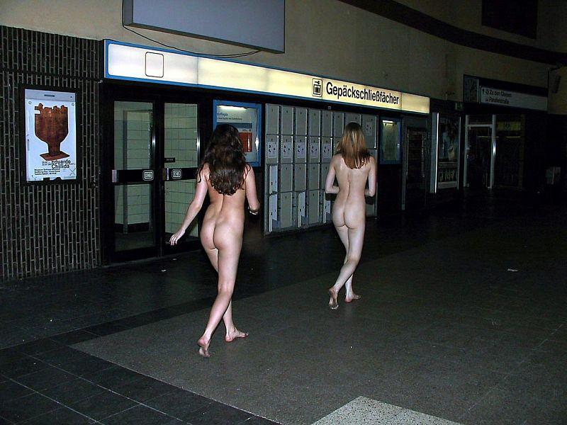 Bild 44398 von Schambereich in Kategorie Public Nude