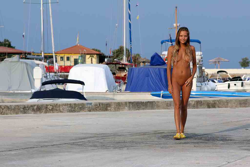 Bild 61519 von Schambereich in Kategorie Public Nude