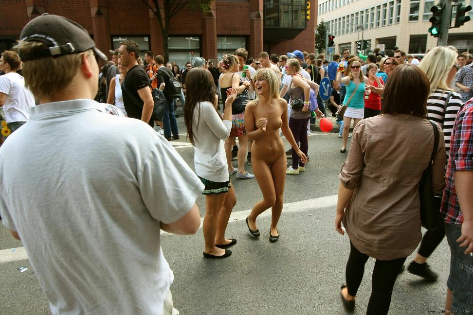 Bild 80871 von fickhart in Kategorie Public Nude