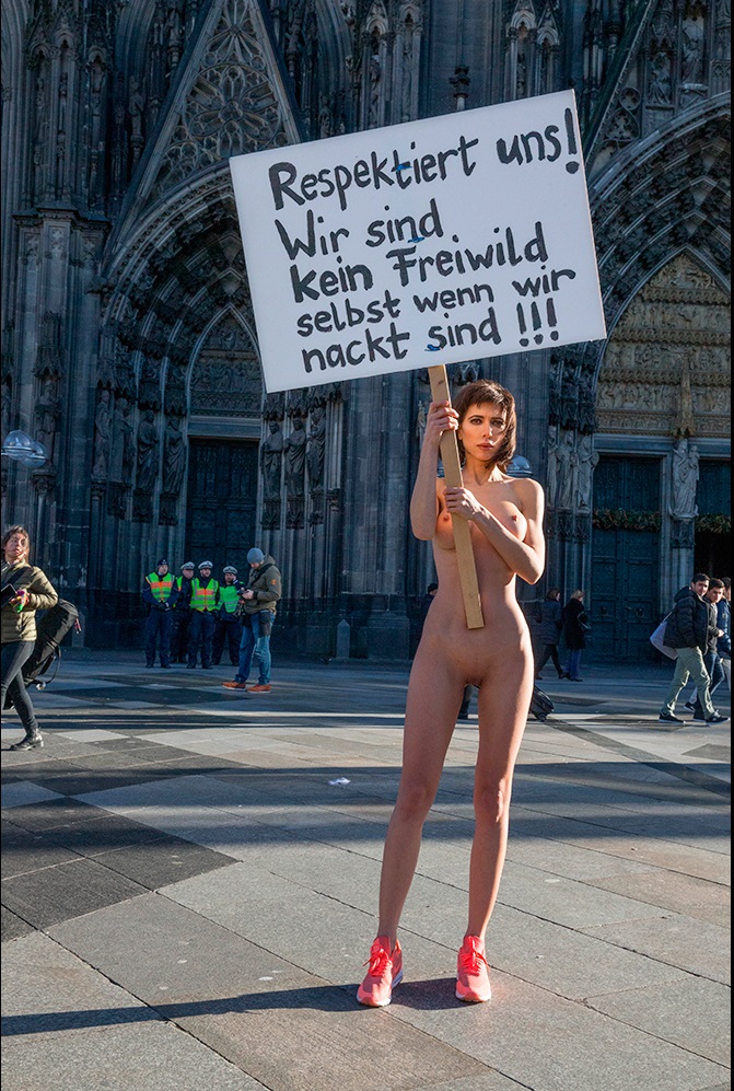 Bild 77798 von Schambereich in Kategorie Public Nude